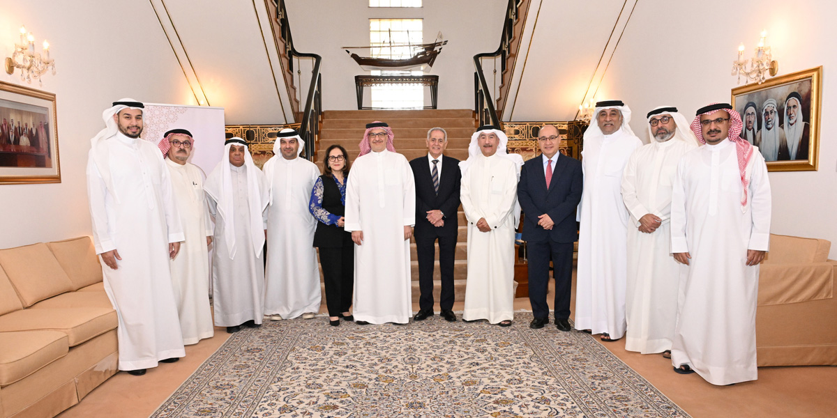 Honoring the members of the Board of Trustees of the Yusuf bin Ahmed Kanoo Award in Recognition of their Contributions